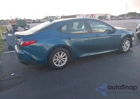 2025 Toyota Camry Le z USA, uszkodzony, nr VIN 4T1DAACK1SU203780